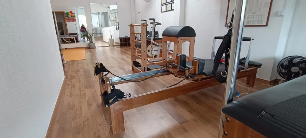 Reformer e aparelhos de Pilates clínico